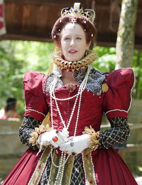 tudor girl dress up.